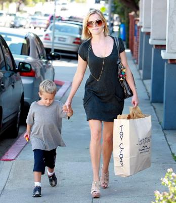 Reese Witherspoon’s Sexy Legs | HQ Celebrity